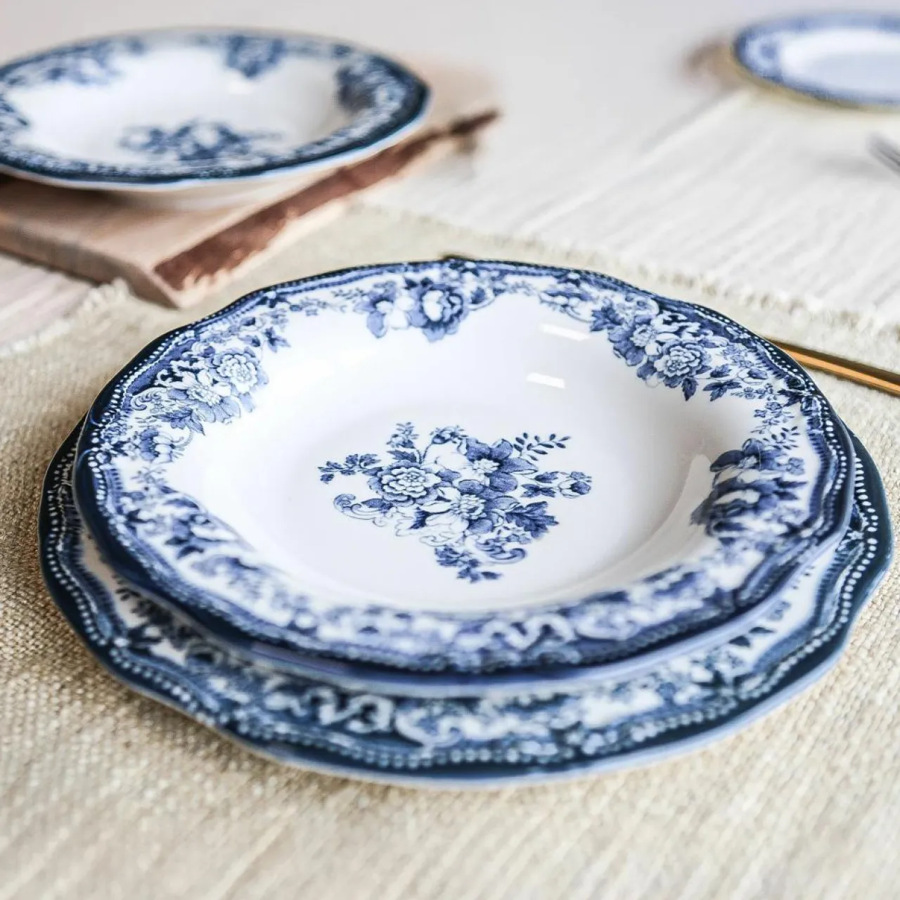 6 Assiettes CreusesEn Porcelaine BleuFaustine 22Cm