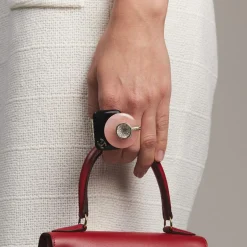 Bague en Email rose/noir/doré - Bon état