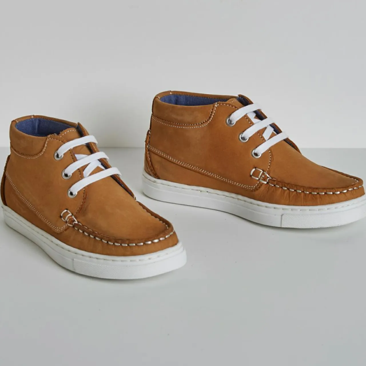 Baskets bateau montantes en Cuir marron cognac