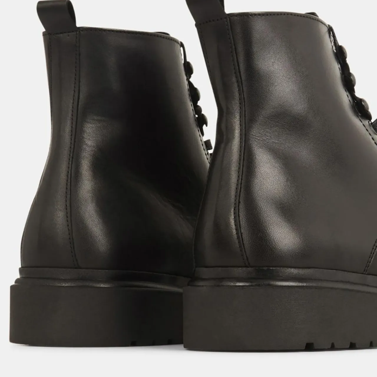 Boots à lacets semelle épaisse noires