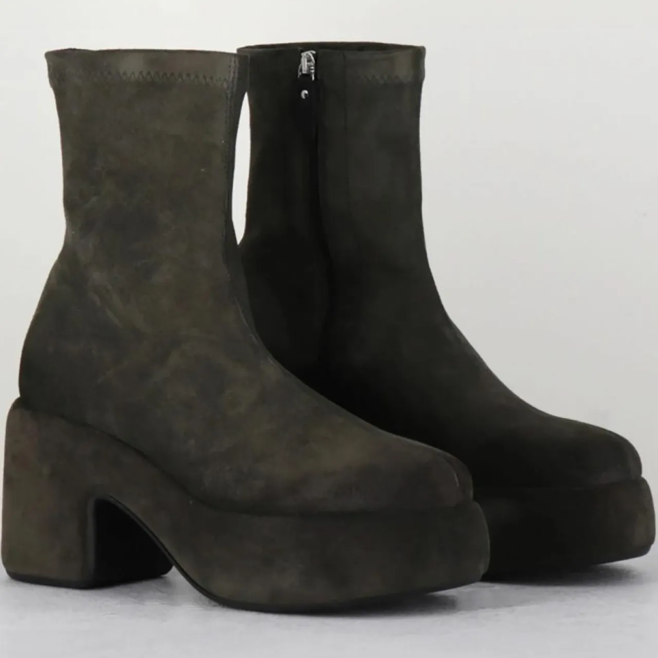 Bottines en Velours de Cuir grises - Talon 8 cm