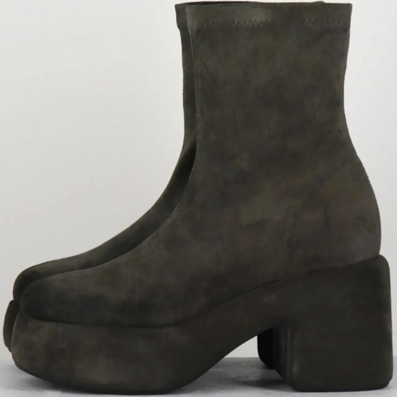 Bottines en Velours de Cuir grises - Talon 8 cm