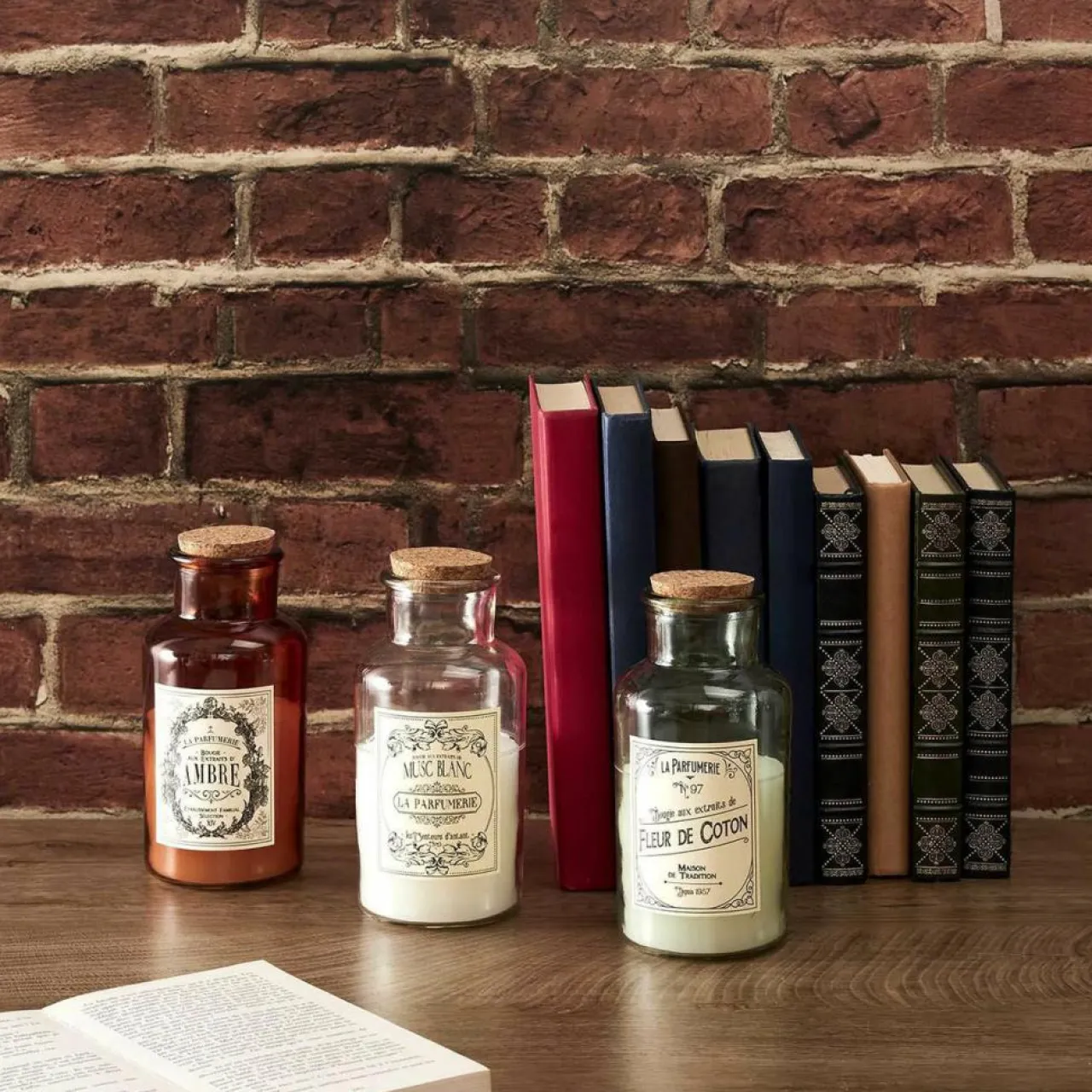 Bougie Parfumée Maison Tradition vert/ rouge/ blanc - 7.8x17x7.8 cm