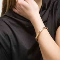 Bracelet à charnière avec logo classique rose doré