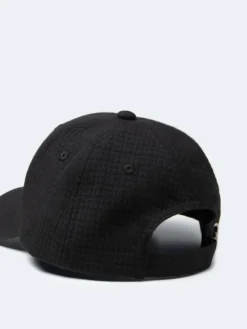 Casquette au design épuré et uni noire