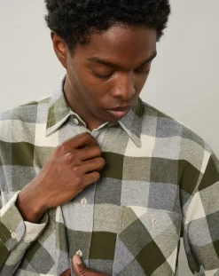 Chemise regular en Flanelle Pocket à carreaux vert/naturel