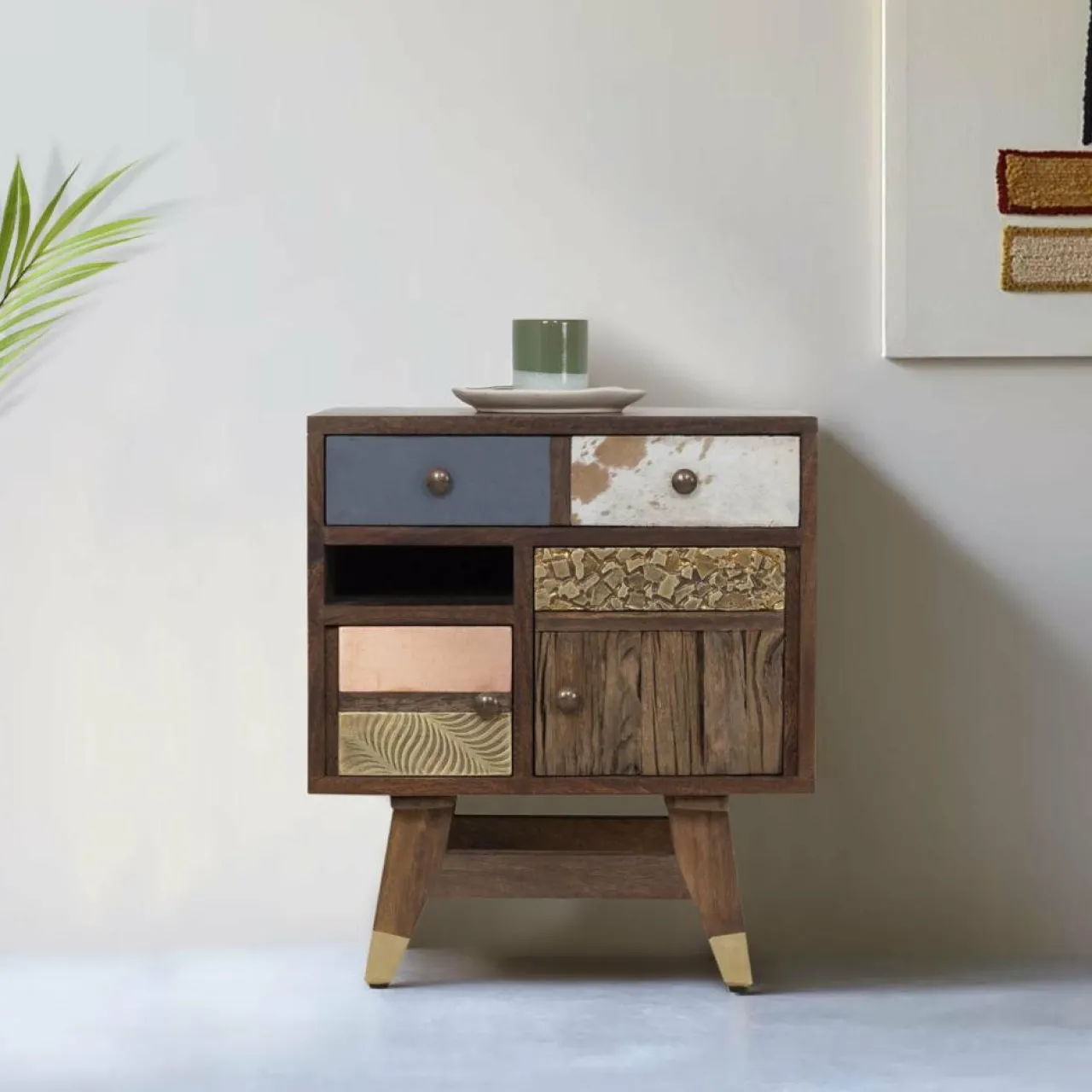 Chevet multi-matériaux peau de vache bois sculpté Naturel - 50x40x55 cm