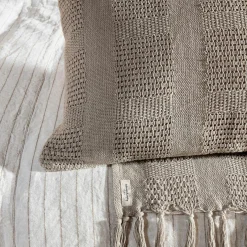 Coussin en crochet fait main beige 40x60cm