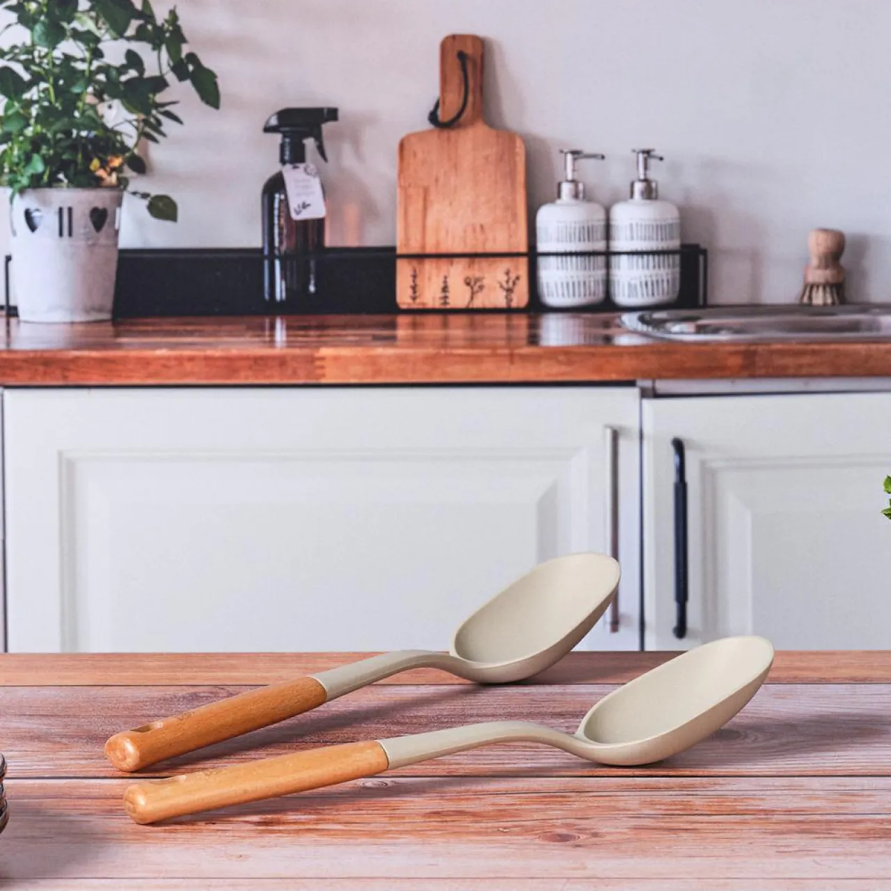 Couverts à salade en bois et silicone GUNNAR beige/marron