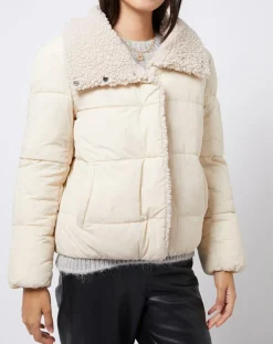 Doudoune courte doublée intérieur fourré sherpa écrue