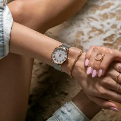 Montre Femme Classique en Acier argentée