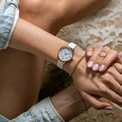 Montre Femme Petite Classique en Cuir blanche