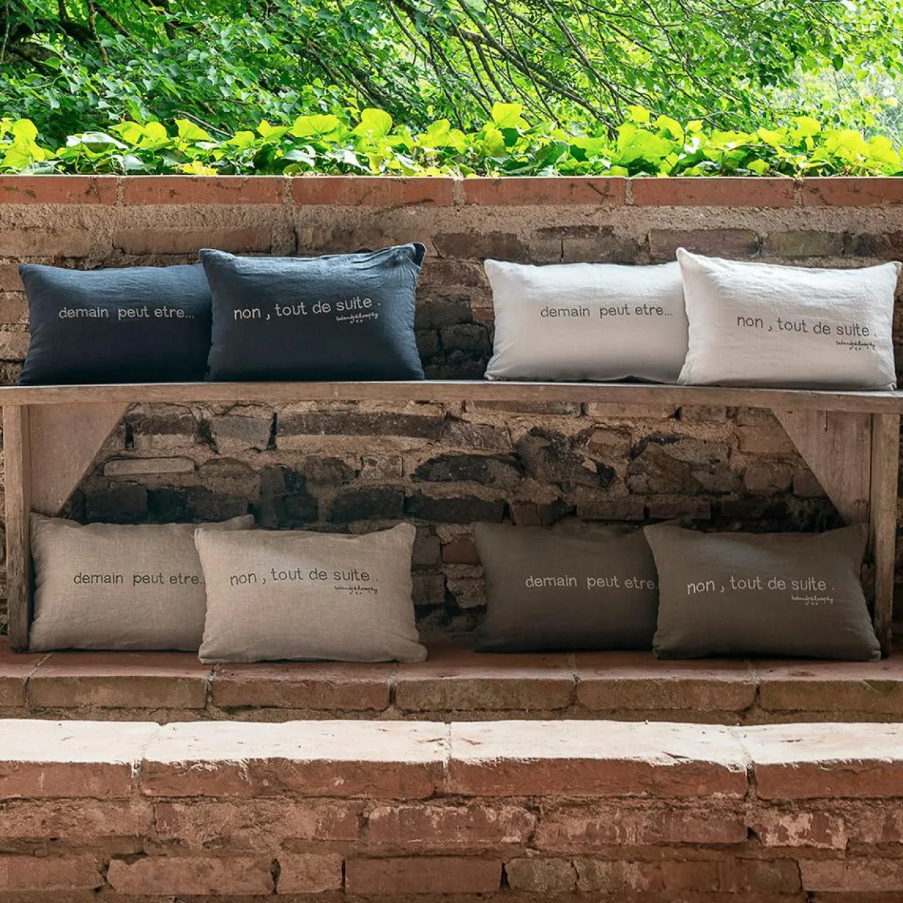 Paire de coussins sérigraphiés en lin verts 25x40cm