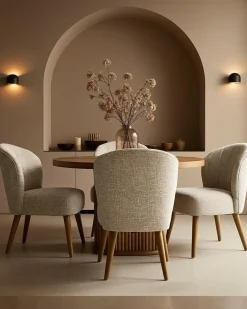 Perla - Chaise de repas en tissu beige au design incurvé