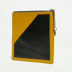 Pochette en Cuir à main mousqueton moutarde - 18x19 cm