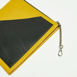 Pochette en Cuir à main mousqueton moutarde - 18x19 cm