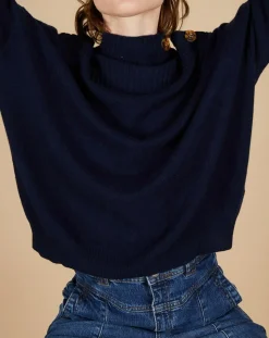 Pull ample 100% Cachemire Sandy col montant à bouton bleu nuit