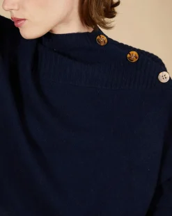 Pull ample 100% Cachemire Sandy col montant à bouton bleu nuit