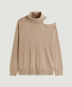 Pull Clémentine, col roulé, épaule dénudée marron moka