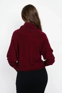 Pull col boule bordeaux