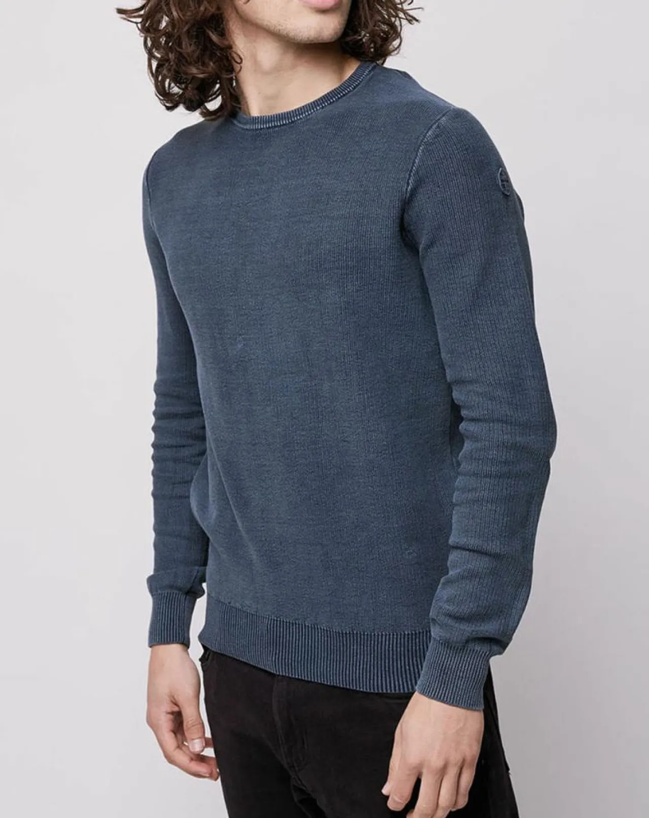 Pull délavé bleu marine