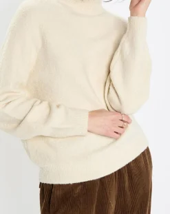 Pull en Laine bouclée col cheminé écru