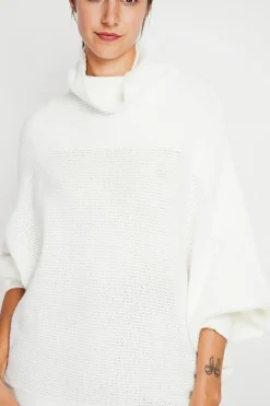 Pull poncho col roulé naturel