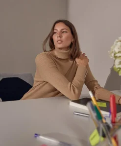 Robe Cynthia moulante boutons marron moka