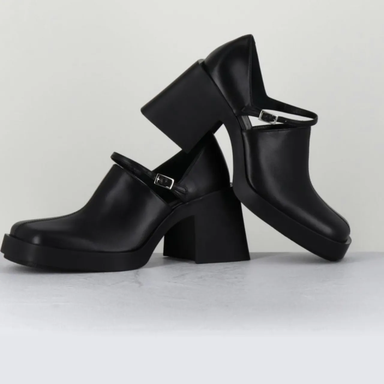 Sabots en Cuir Kim noirs - Talon 8 cm