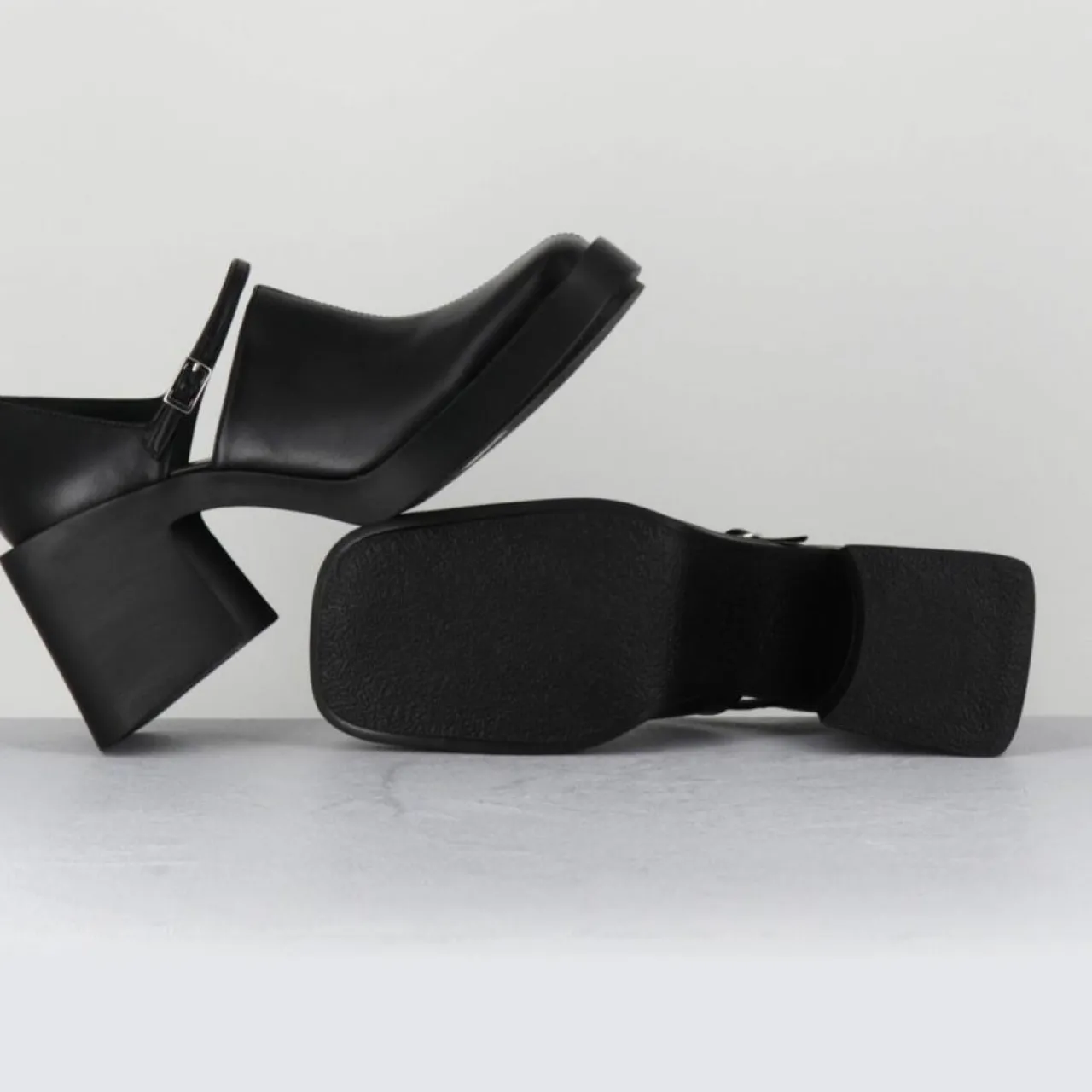 Sabots en Cuir Kim noirs - Talon 8 cm