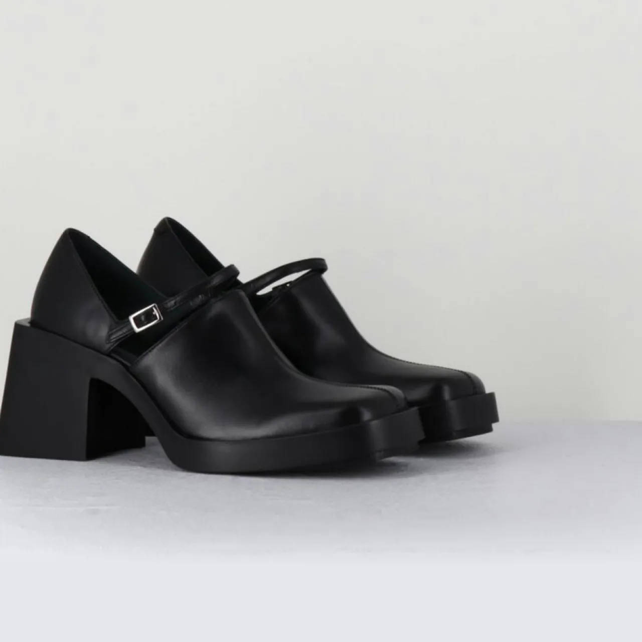 Sabots en Cuir Kim noirs - Talon 8 cm