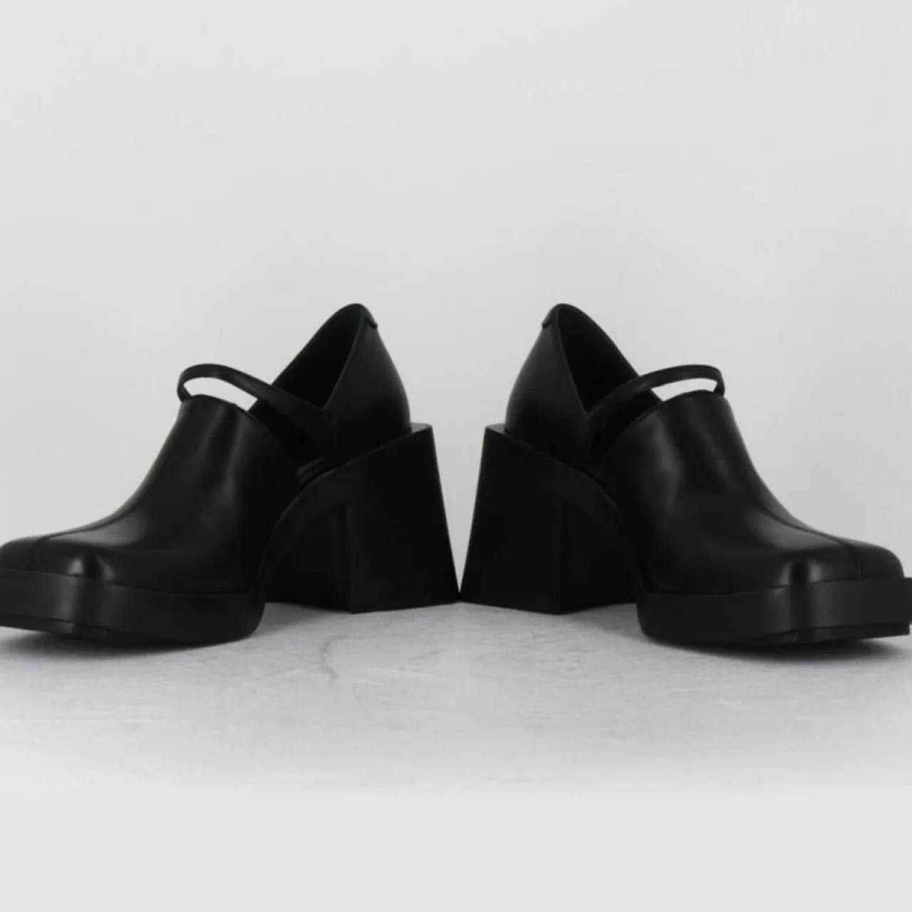 Sabots en Cuir Kim noirs - Talon 8 cm