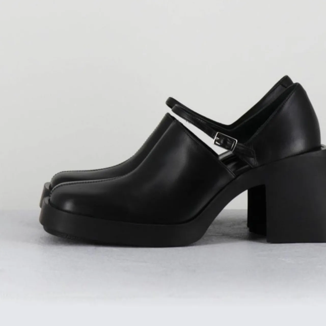 Sabots en Cuir Kim noirs - Talon 8 cm