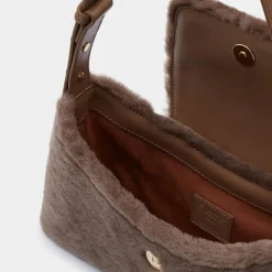 Sac enveloppe en Cuir & Peau Shearli marron foncé 16x28x6 cm