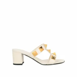 Sandales en cuir à clous romains crème