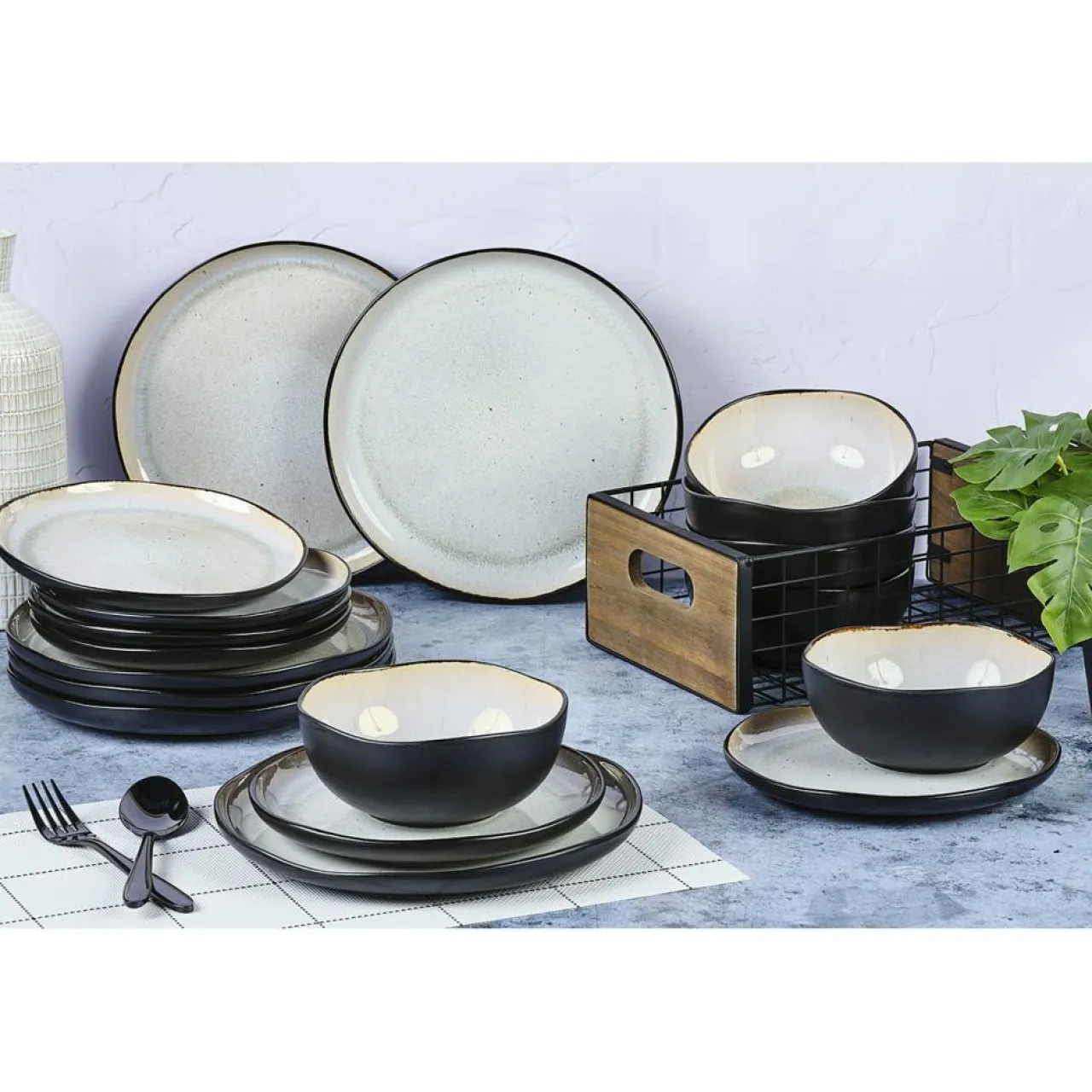 Service Les Essentiels en Grès Iris blanc/ivoire - 18 pièces