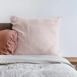 Taie d'oreiller en lin lavé rose pâle 65x65cm